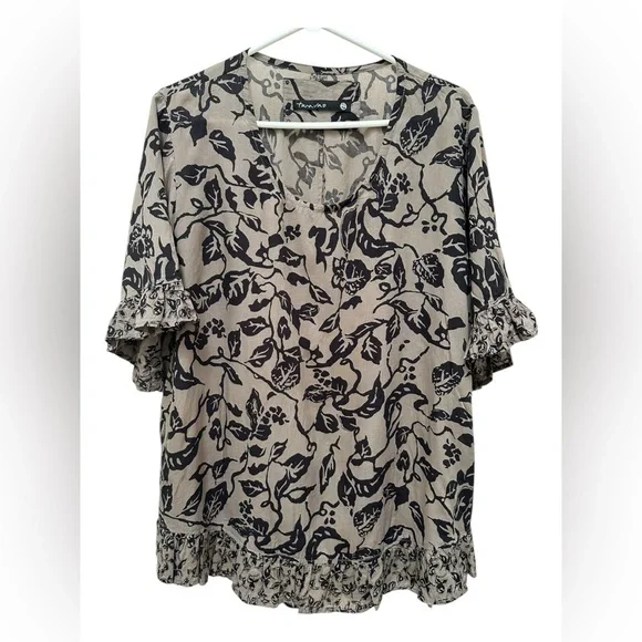 ✨ Tara Vao Flowy Top with ruffles made in Bali in large - Picture 10 of 17